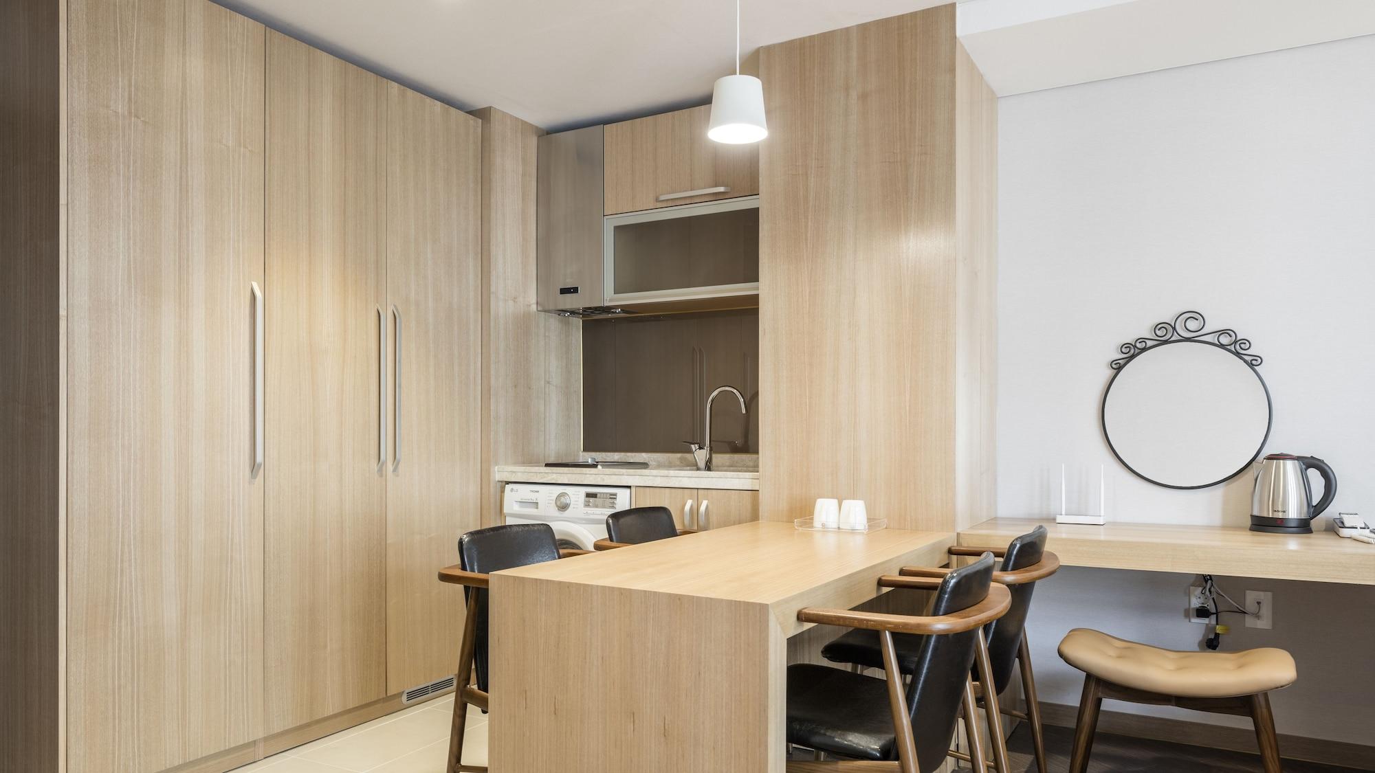 The First Stay Hotel Сеул Экстерьер фото