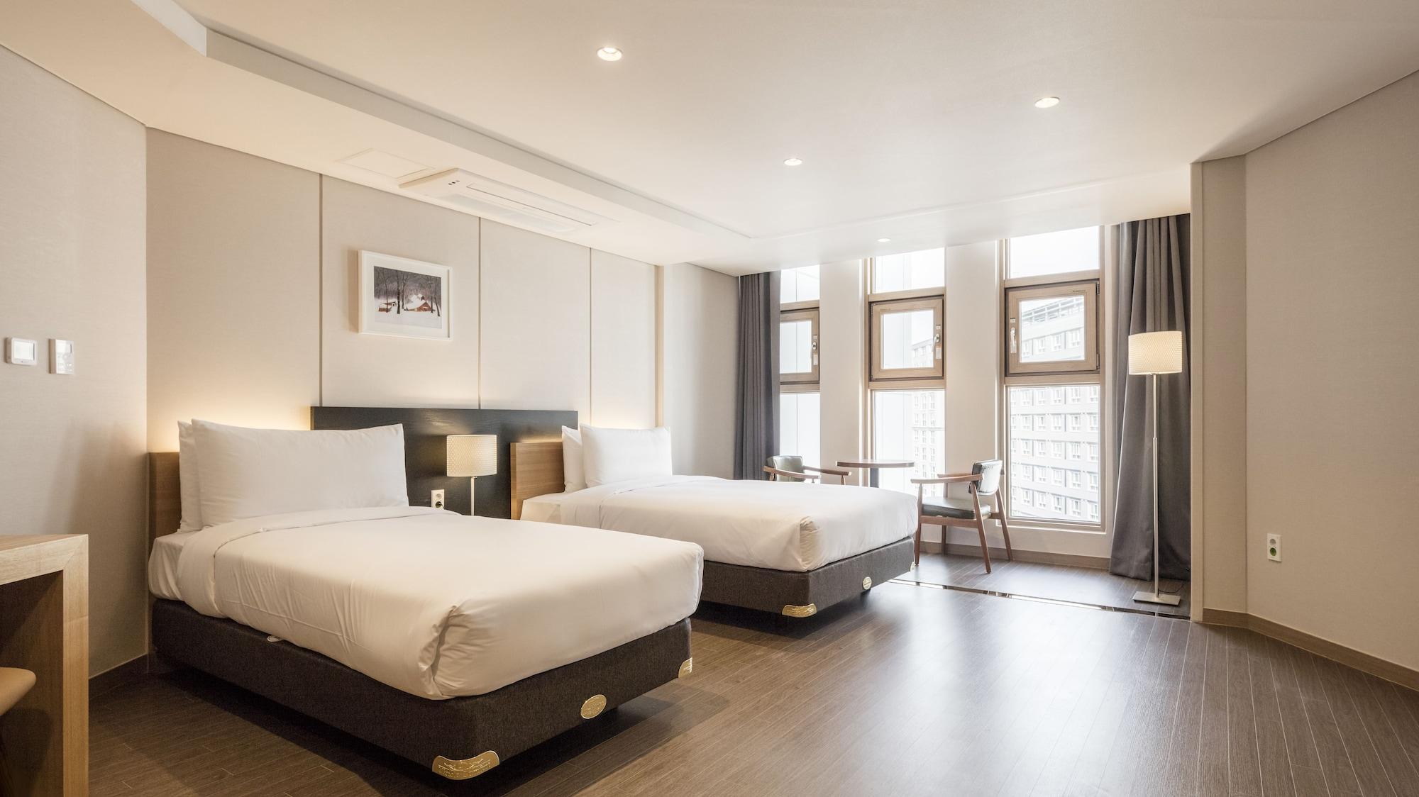 The First Stay Hotel Сеул Экстерьер фото
