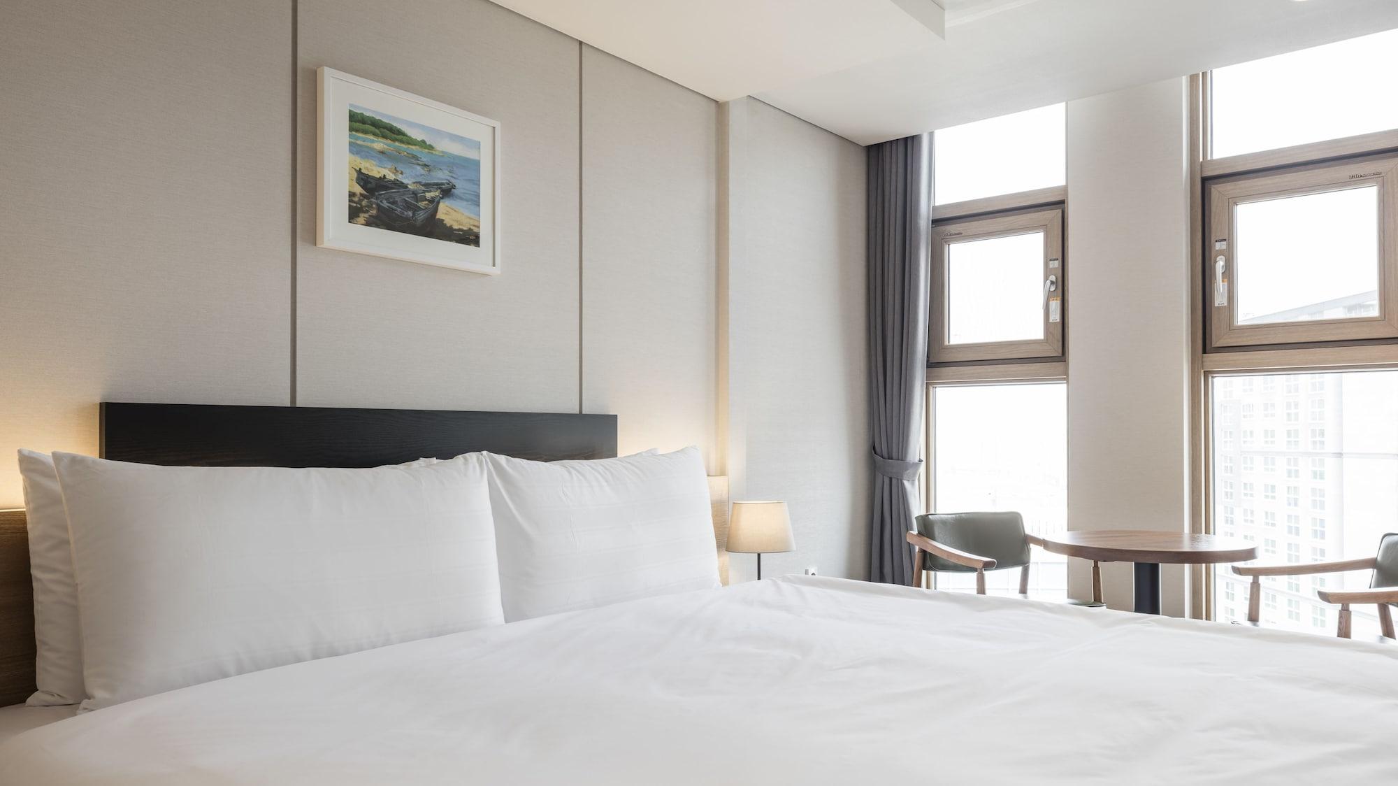 The First Stay Hotel Сеул Экстерьер фото