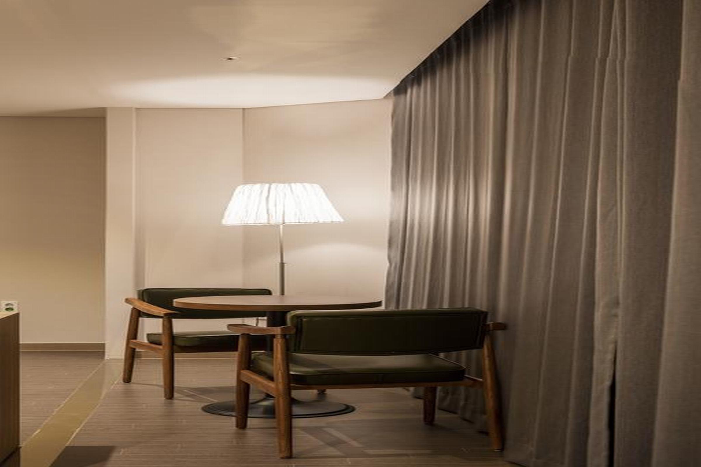 The First Stay Hotel Сеул Экстерьер фото